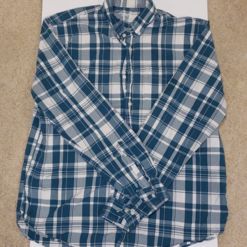 Long sleeve button up plaid shirt